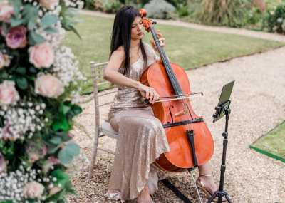 Cellist Janie Listing